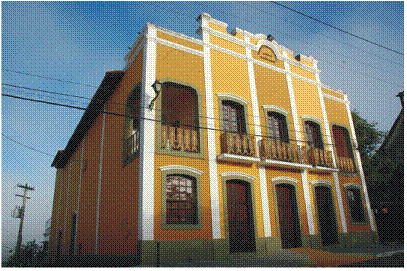 Teatro Municipal João Caetano dos Santos reconstruído na década de 80