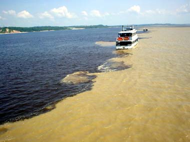 Encontro do Rio Negro com o Rio Solimões