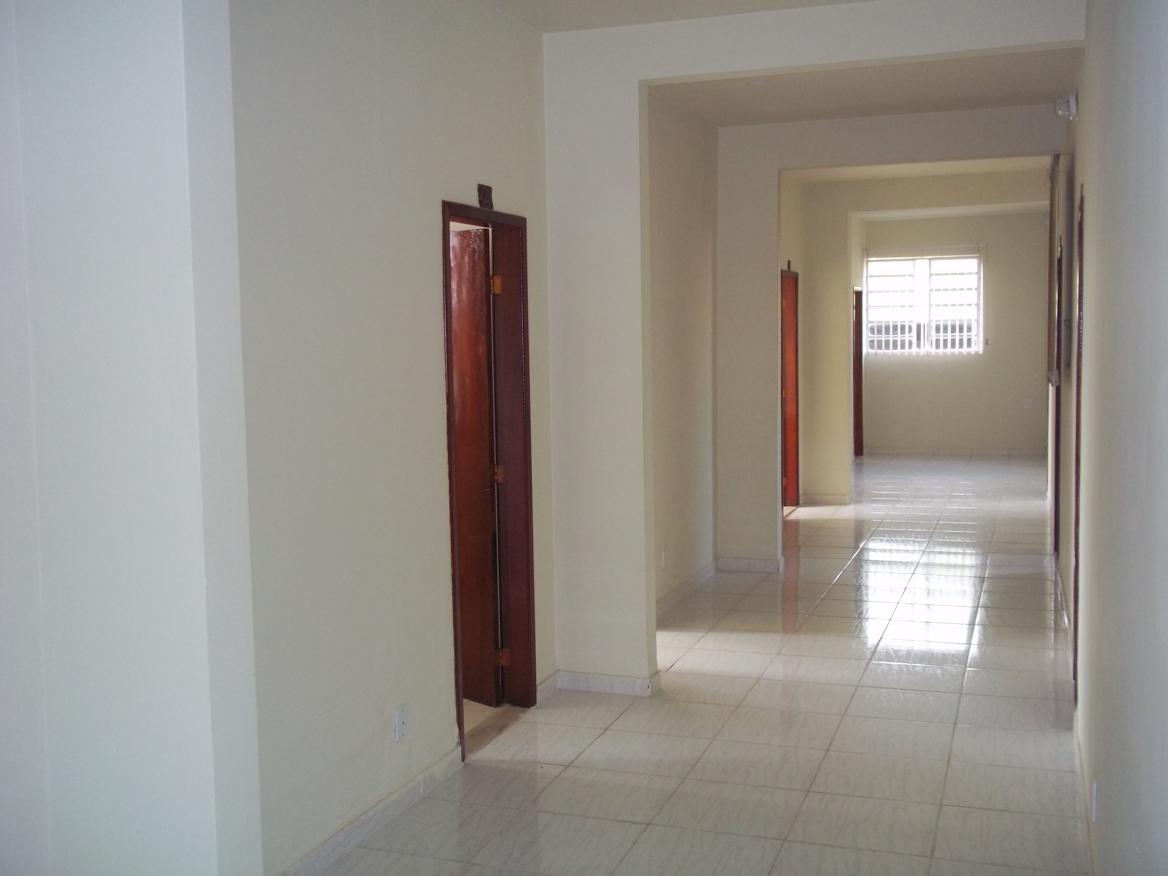 foto corredor de acesso as salas de atendimento